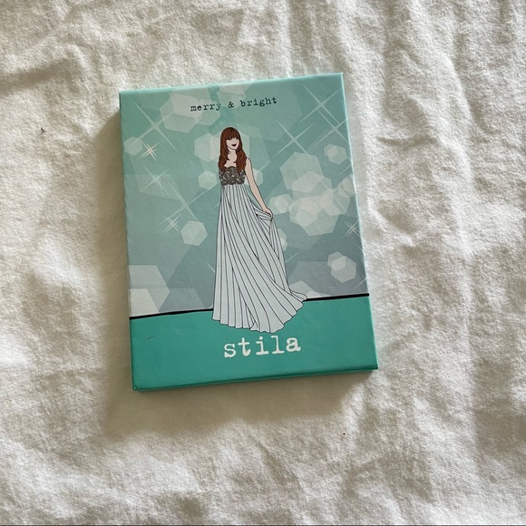 Stila Merry & Bright Palette - Picture 2 of 6